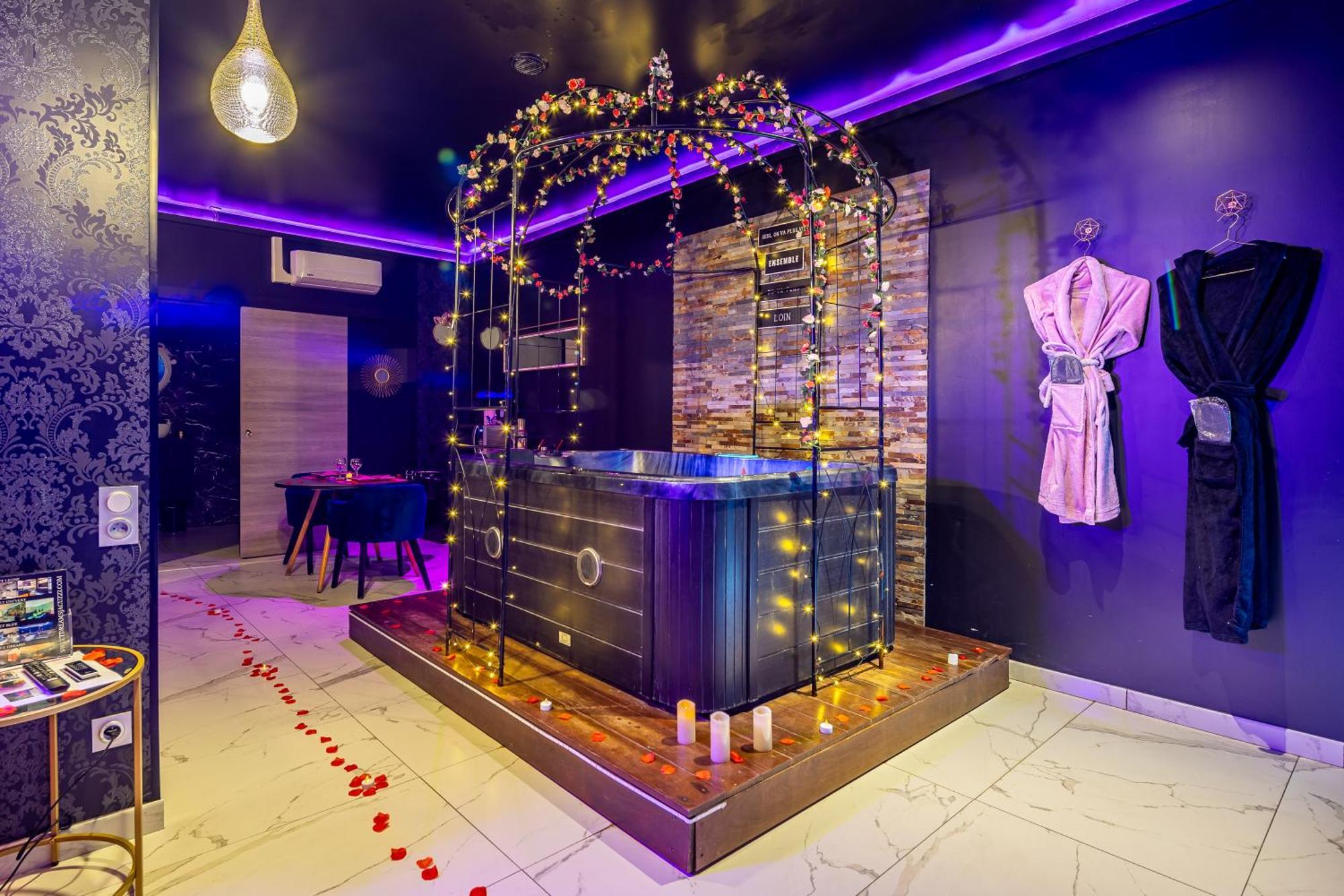 Sweet Secret'S Jacuzzi Hotel Le Breuil  Buitenkant foto